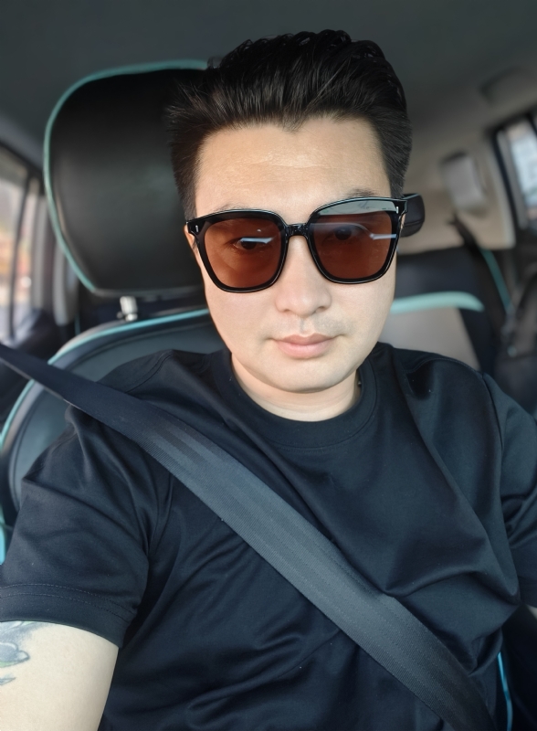 凡哥的第一张照片--烟台闪婚服务中心