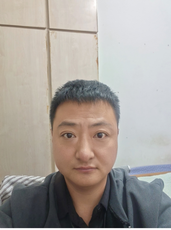 追爱大叔的第一张照片--烟台闪婚服务中心